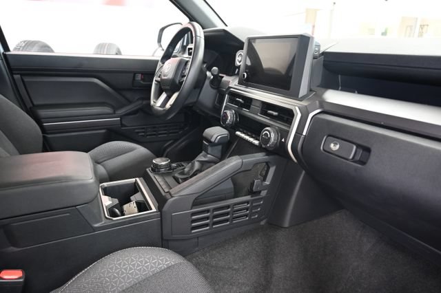 Used 2025 Toyota 4Runner SR5 AWD/4WD image 15