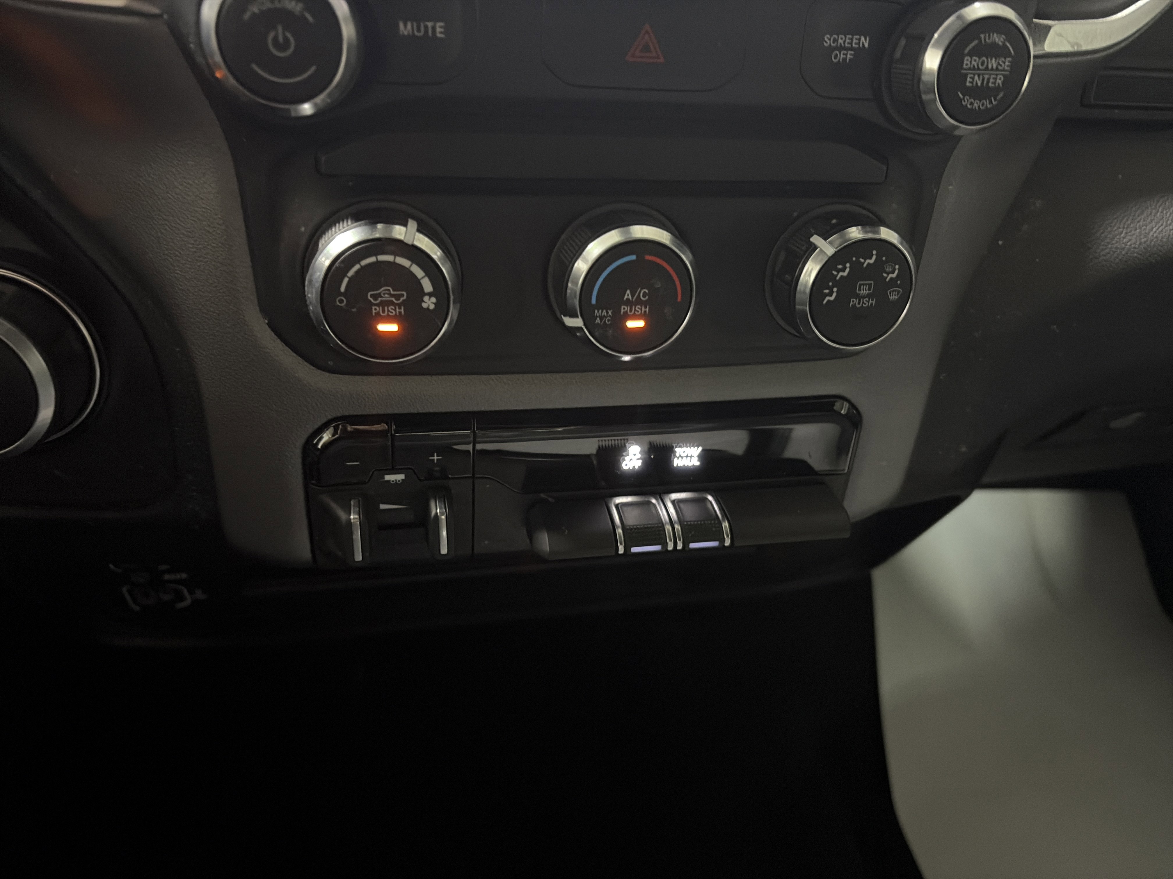 Used 2024 RAM 2500 Big Horn AWD/4WD image 20