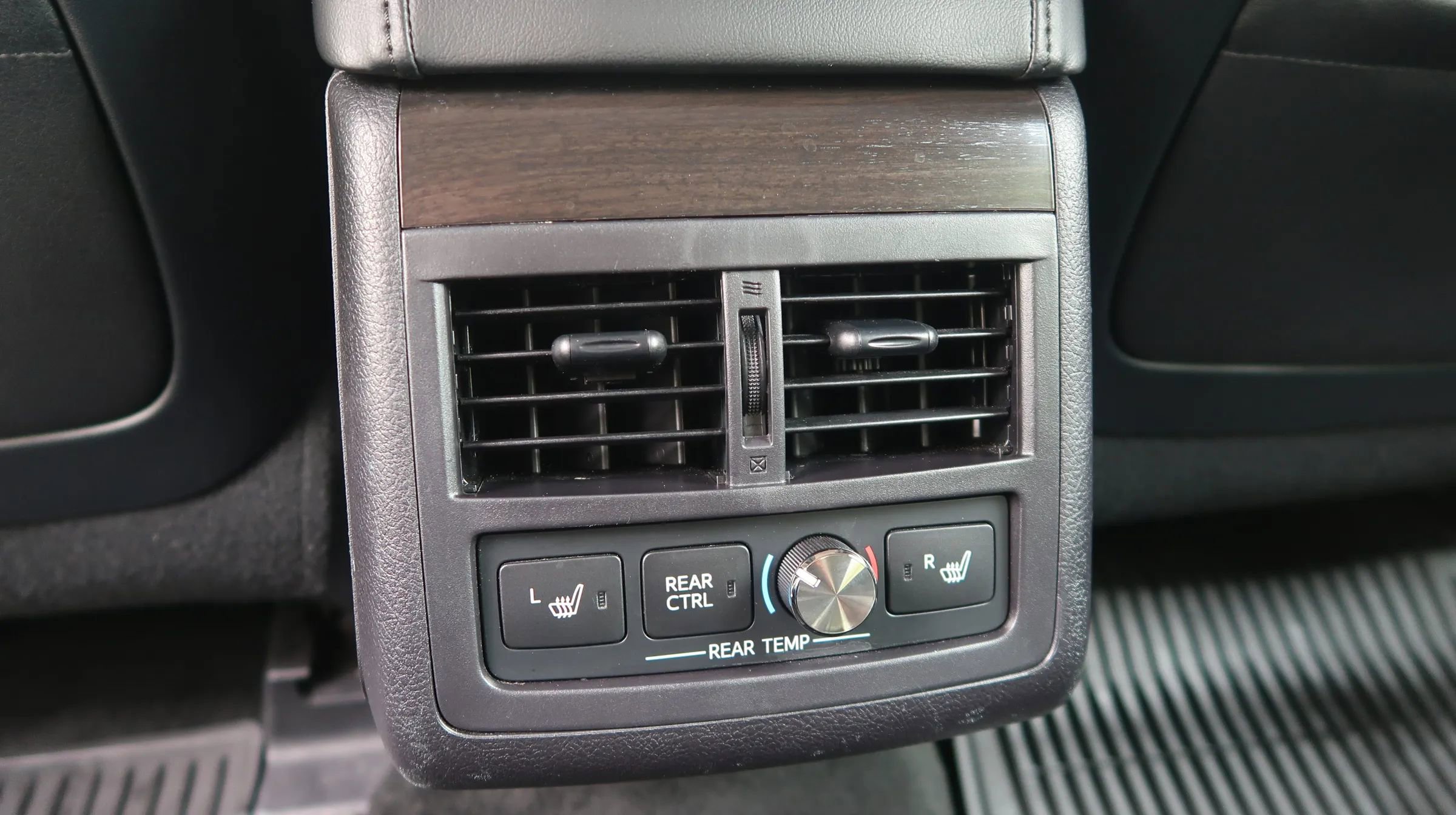 Used 2018 Toyota Avalon Limited w/ All Weather Liner Package FWD image 44