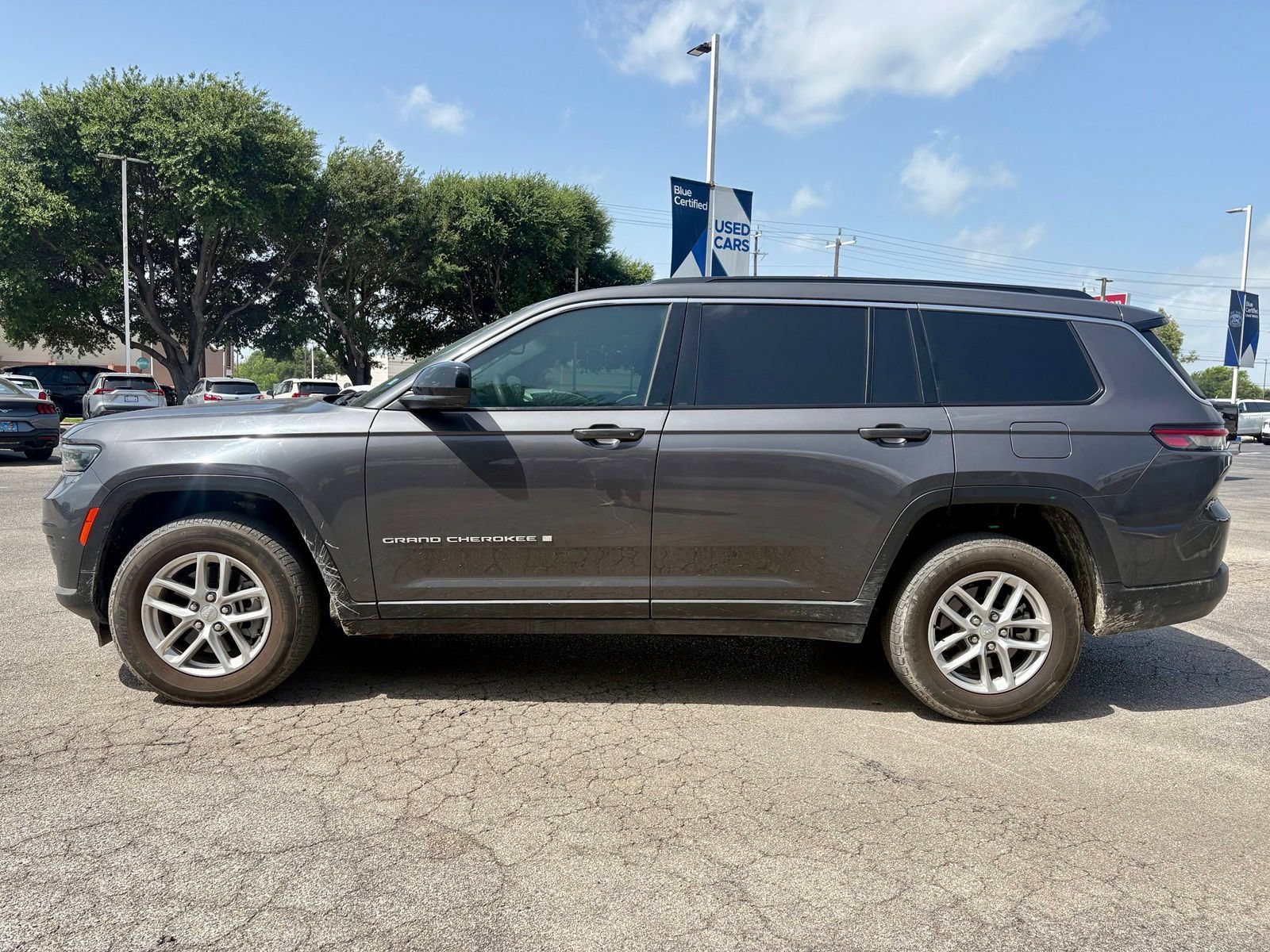 Used 2024 Jeep Grand Cherokee L Laredo RWD image 8