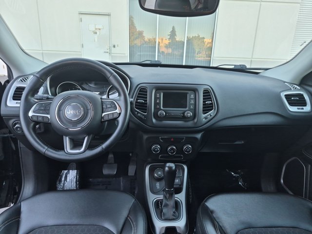 Used 2018 Jeep Compass Latitude AWD/4WD image 18