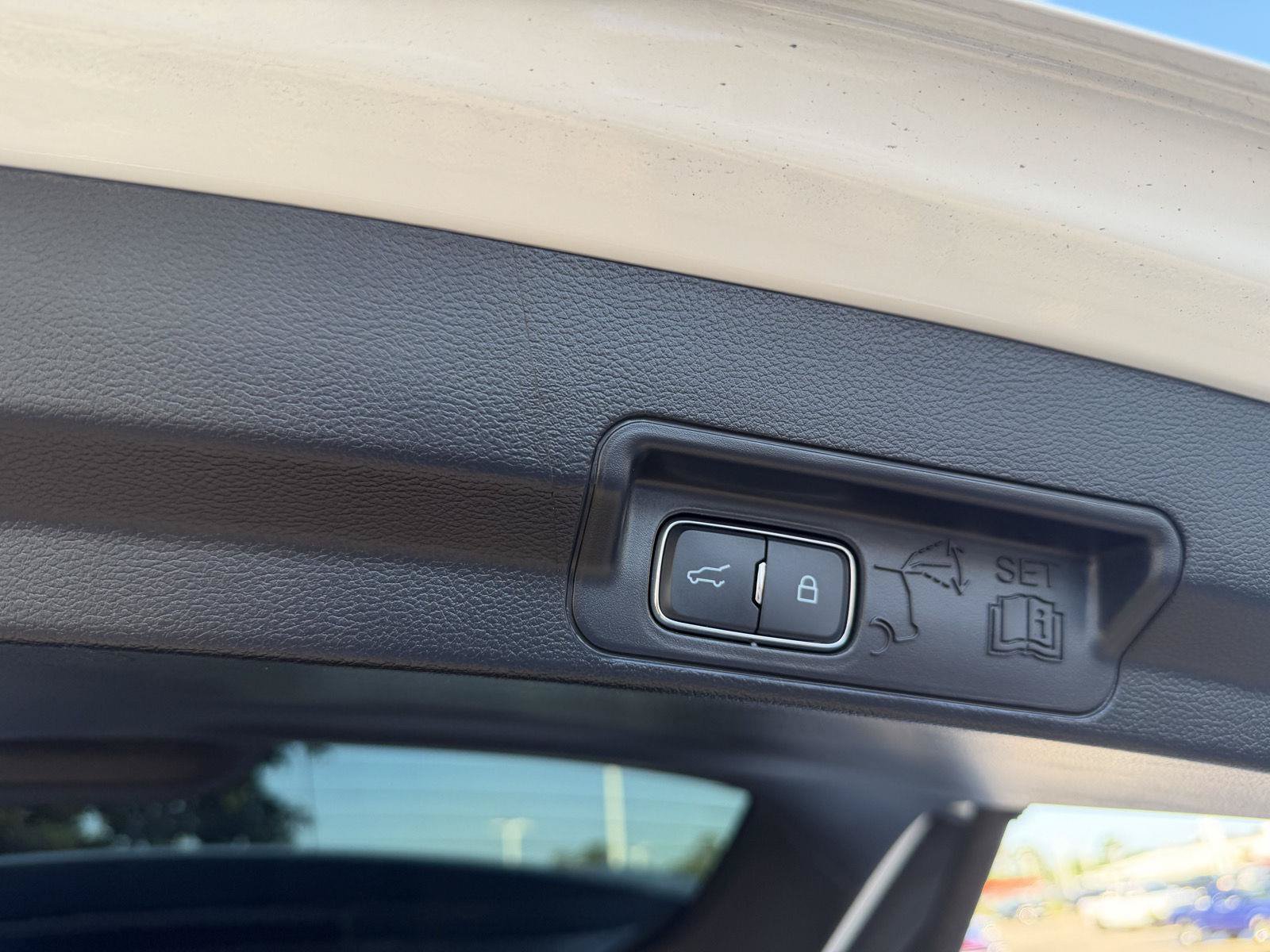 Used 2025 Ford Explorer ST AWD/4WD image 17