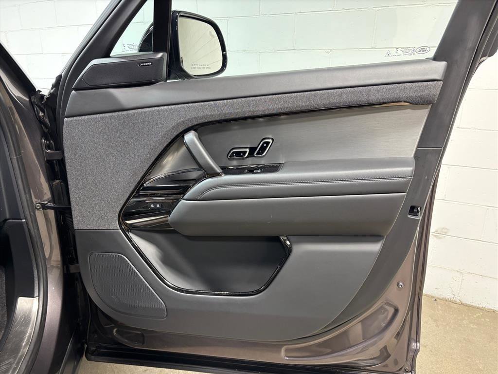 Used 2024 Land Rover Range Rover Sport SE image 33