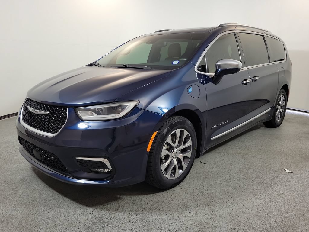 Used 2022 Chrysler Pacifica Pinnacle FWD image 3