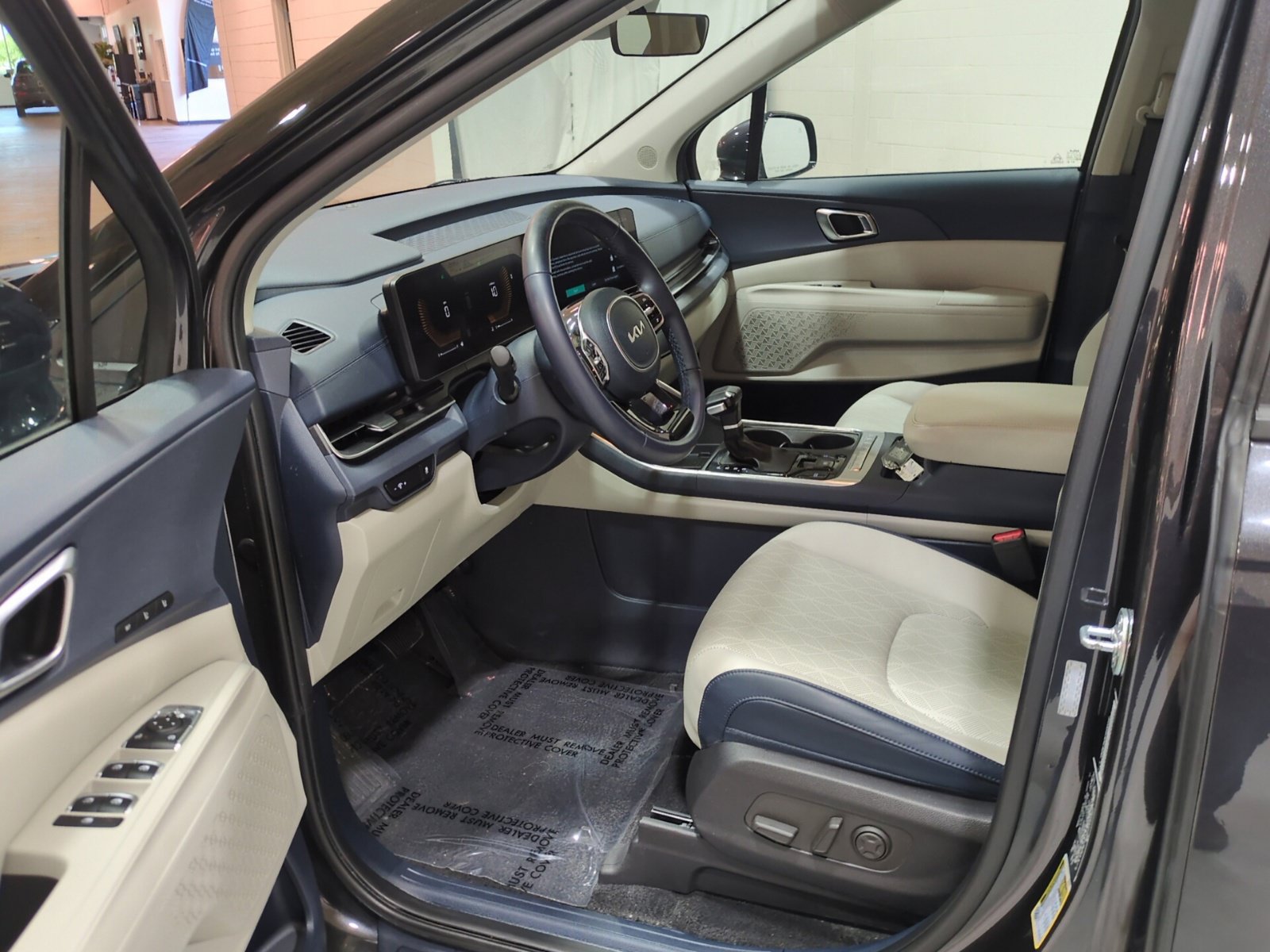 Certified 2025 Kia Carnival EX FWD image 21