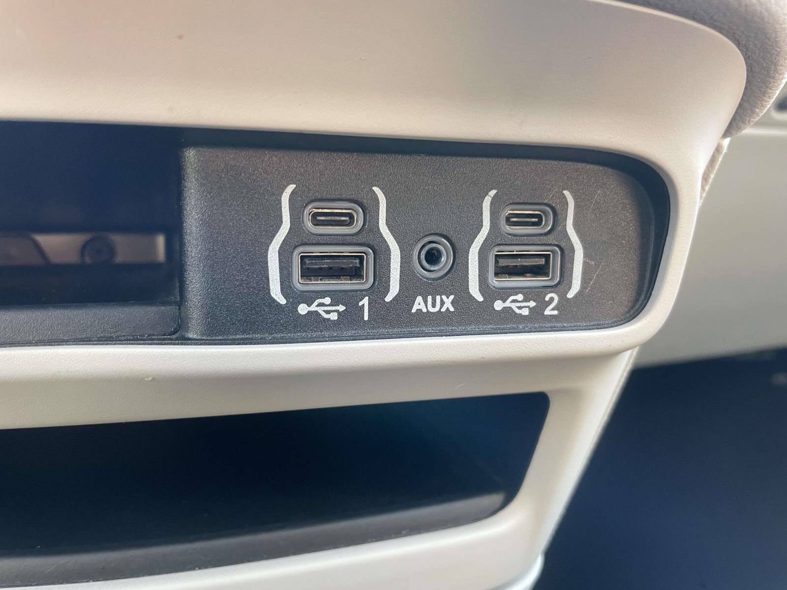Used 2024 Chrysler Pacifica Touring-L FWD image 30
