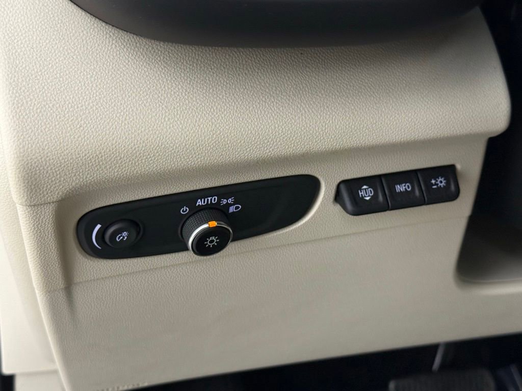 Used 2023 Buick Envision Avenir image 22