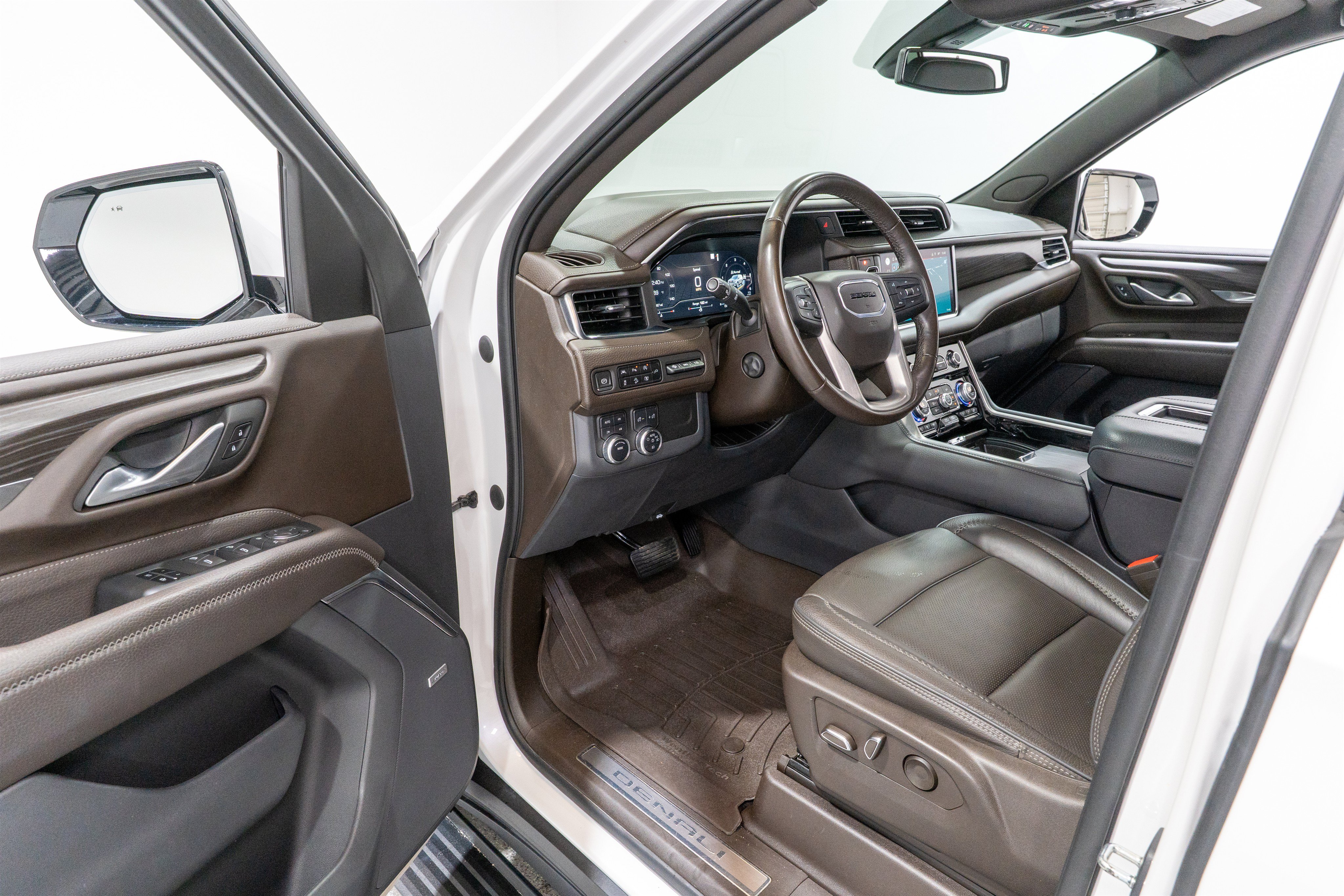 Used 2022 GMC Yukon Denali AWD/4WD image 13