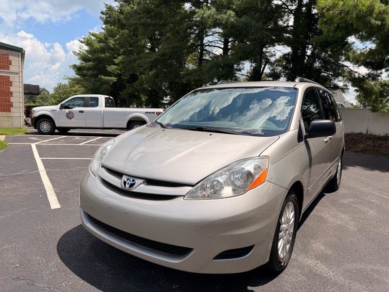 Used 2008 Toyota Sienna LE FWD image 2