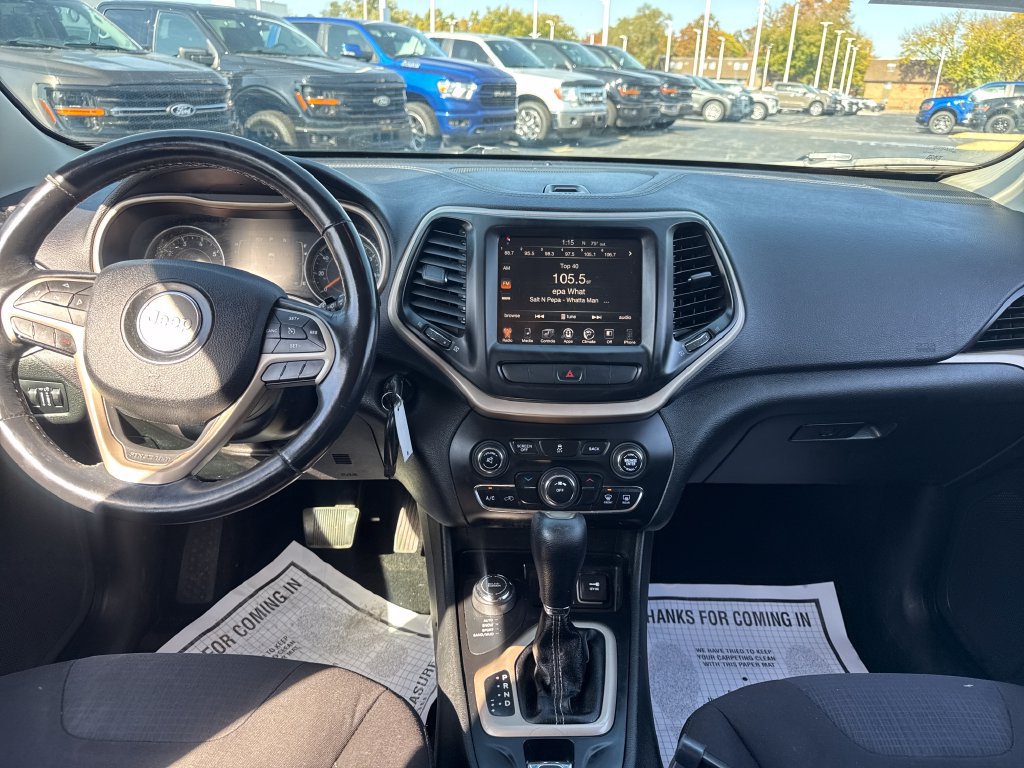 Used 2015 Jeep Cherokee Latitude w/ Cold Weather Group AWD/4WD image 17