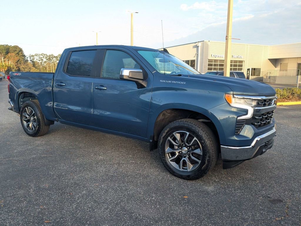 Used 2024 Chevrolet Silverado 1500 LT AWD/4WD image 2