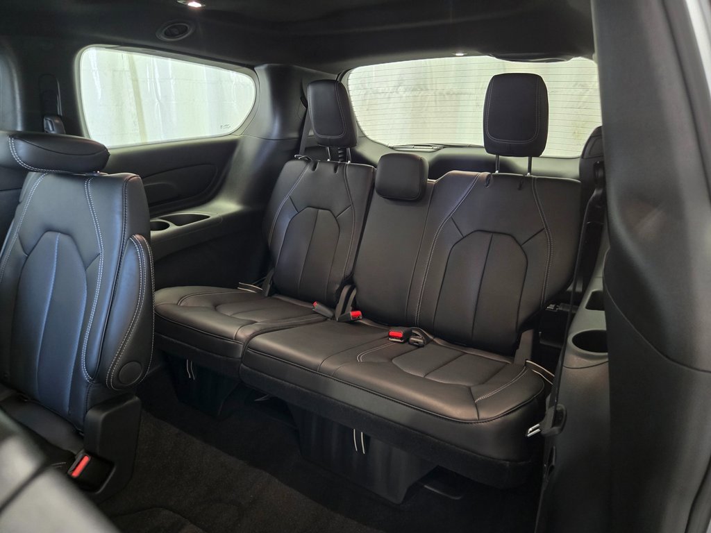 New 2025 Chrysler Pacifica Select image 20