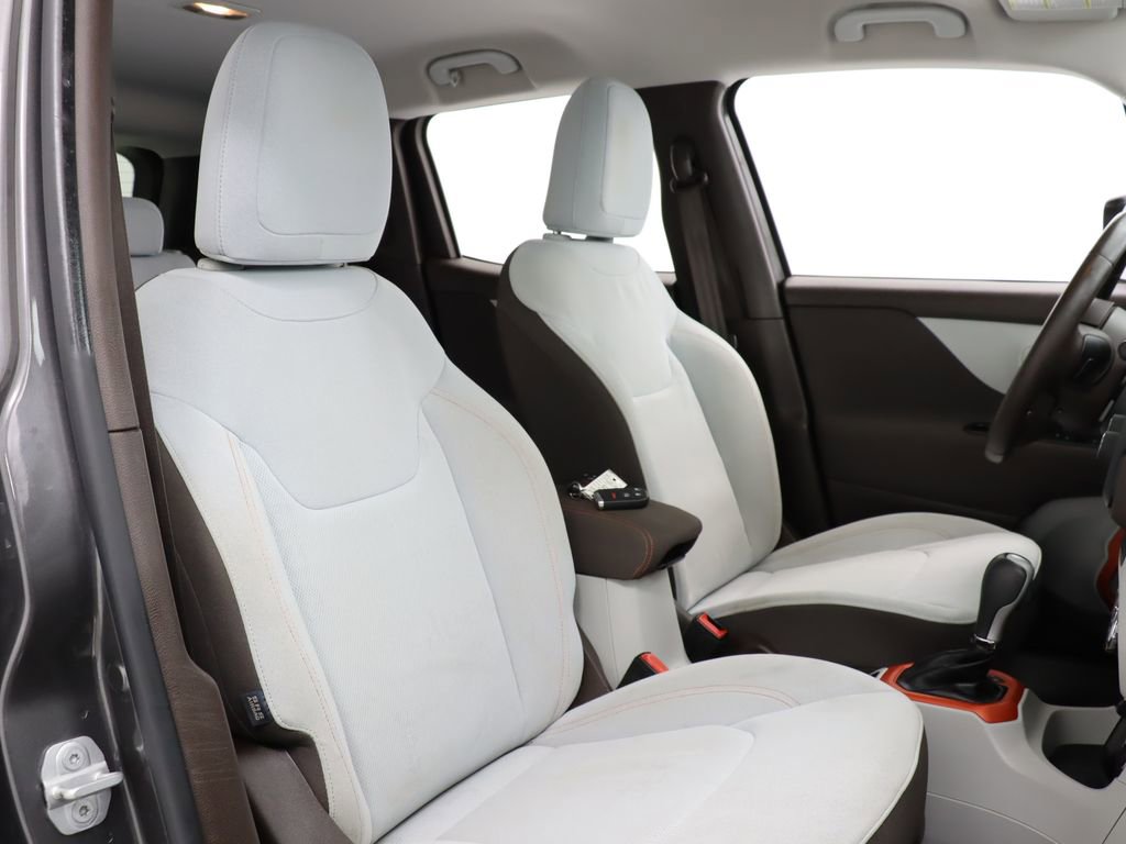 Used 2016 Jeep Renegade Latitude AWD/4WD image 26