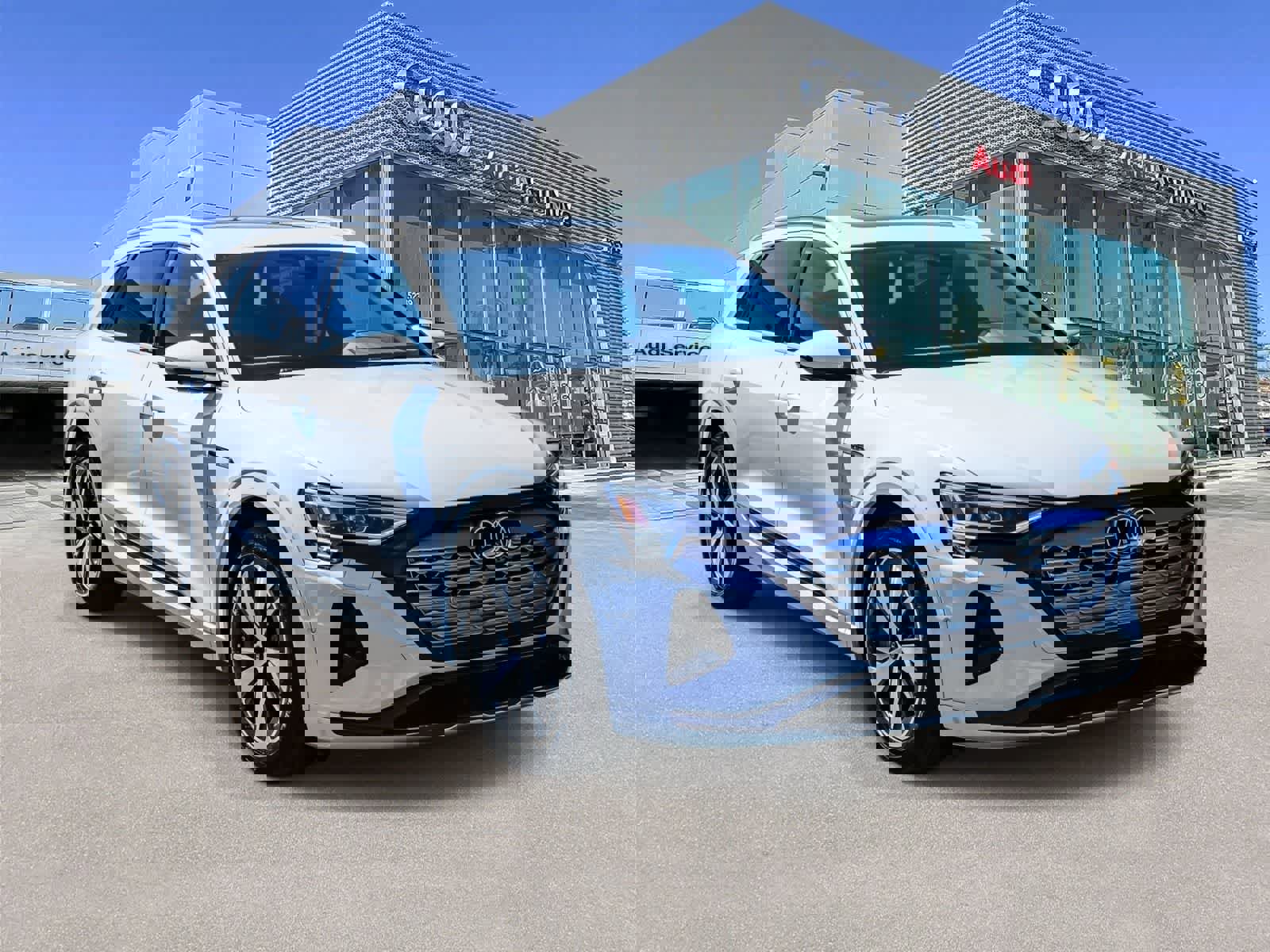 Used 2024 Audi Q8 e-tron Premium Plus w/ Premium Plus Package image 5