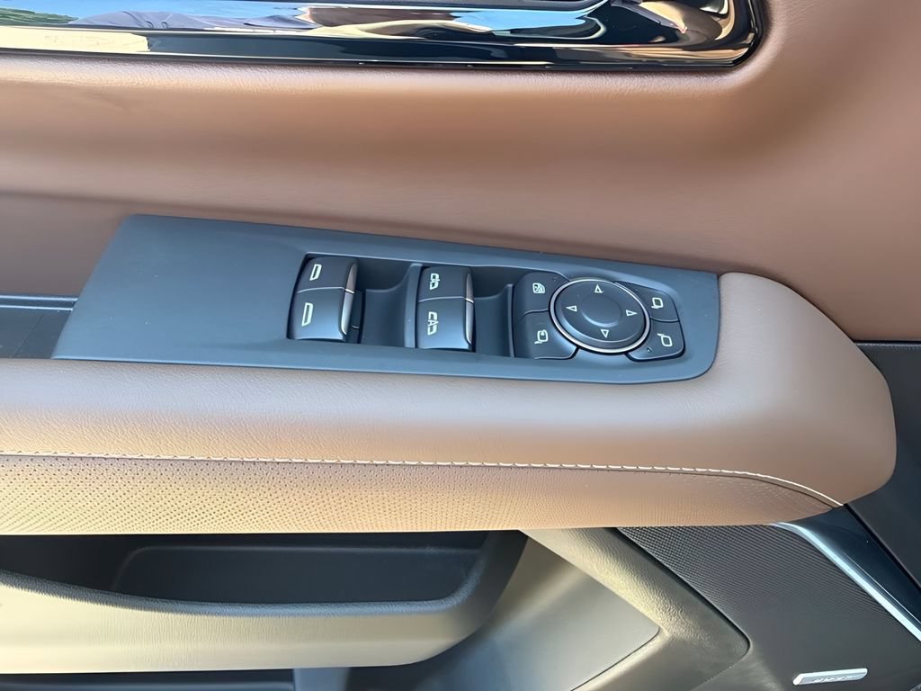 Used 2026 Chevrolet Suburban High Country RWD image 32