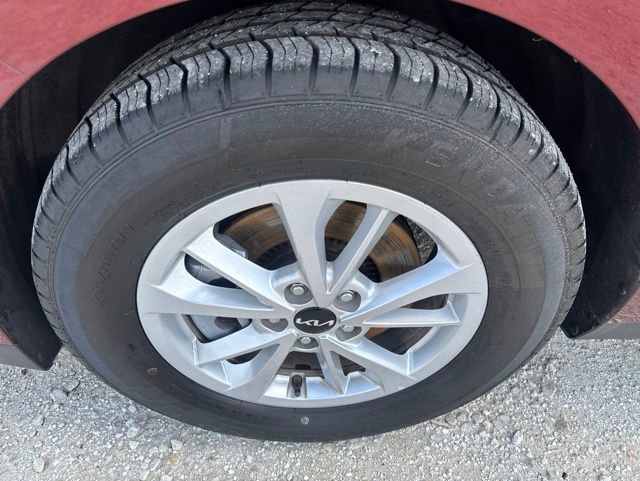 Used 2023 Kia Carnival LX FWD image 9