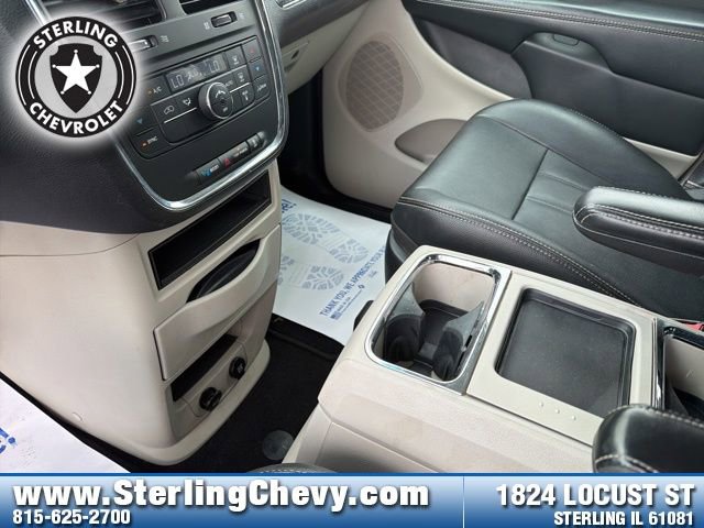 Used 2014 Chrysler Town & Country Touring FWD image 22