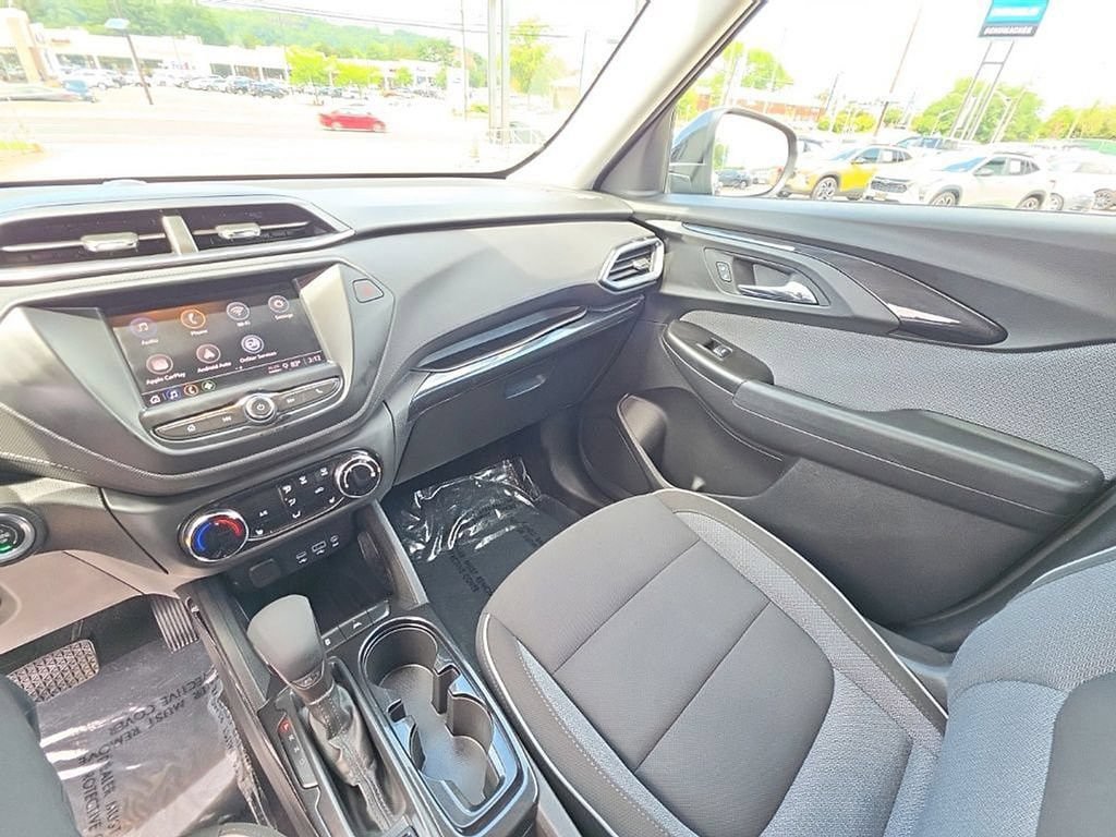 Used 2023 Chevrolet TrailBlazer LT FWD image 21