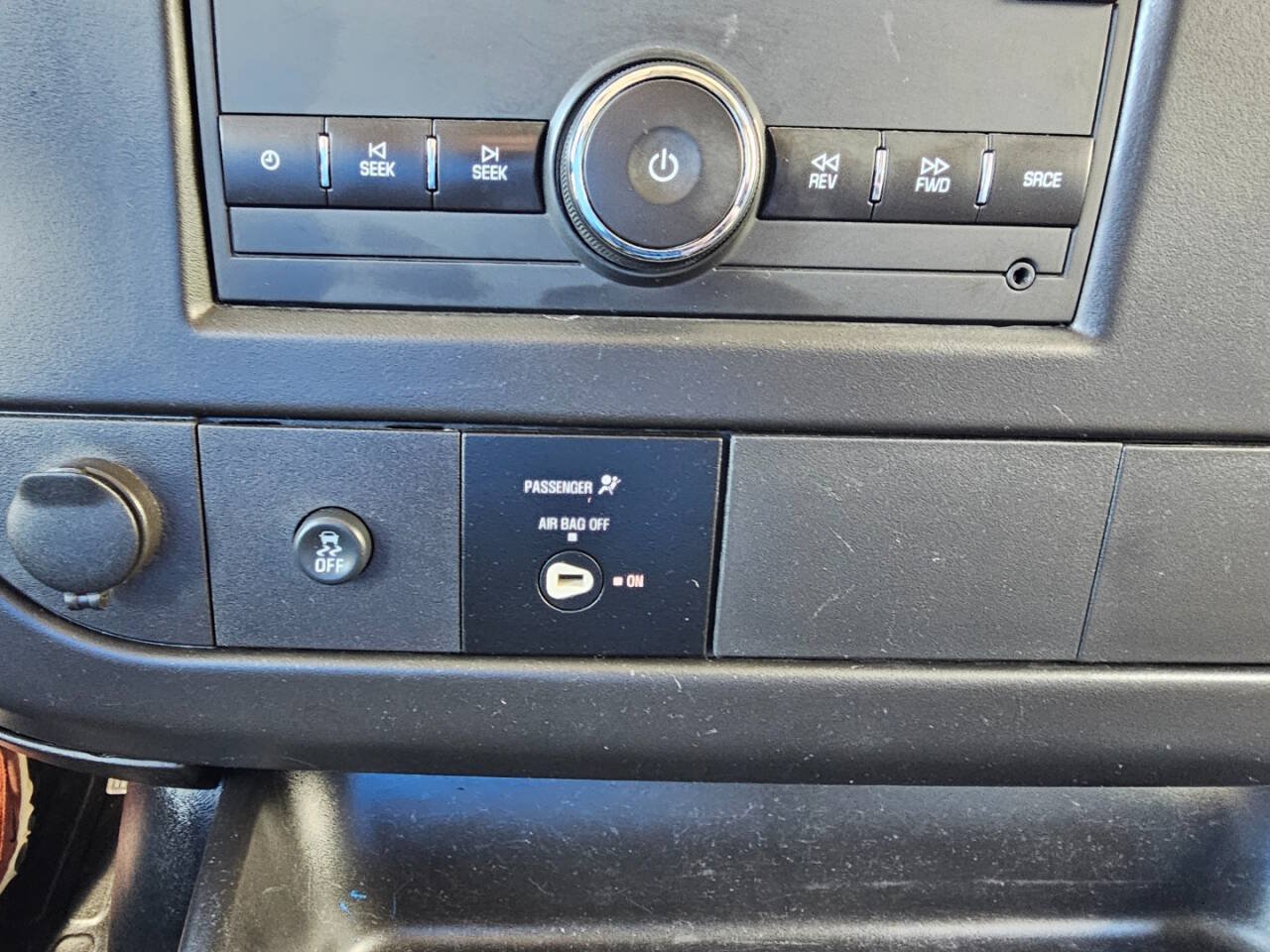 Used 2015 Chevrolet Express 2500 Extended RWD image 28
