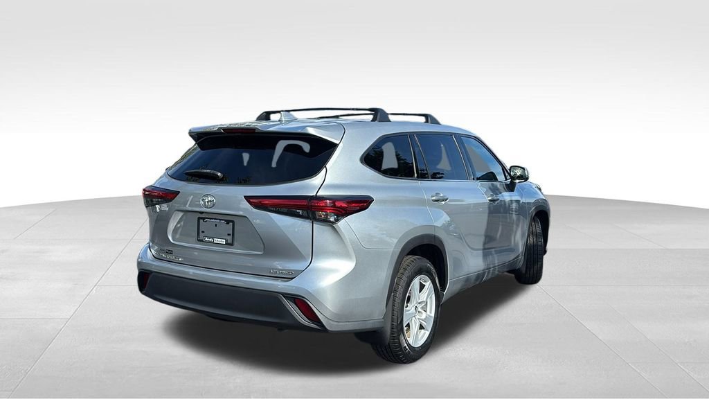 Used 2020 Toyota Highlander LE image 7