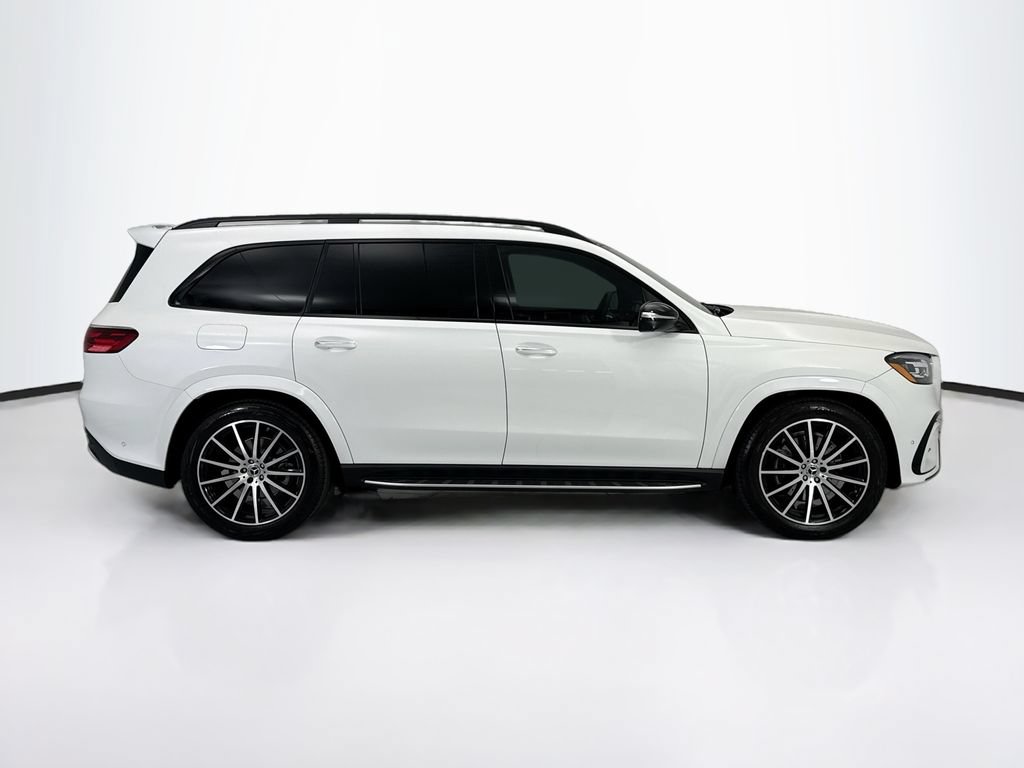 Used 2025 Mercedes-Benz GLS 580 4MATIC image 4