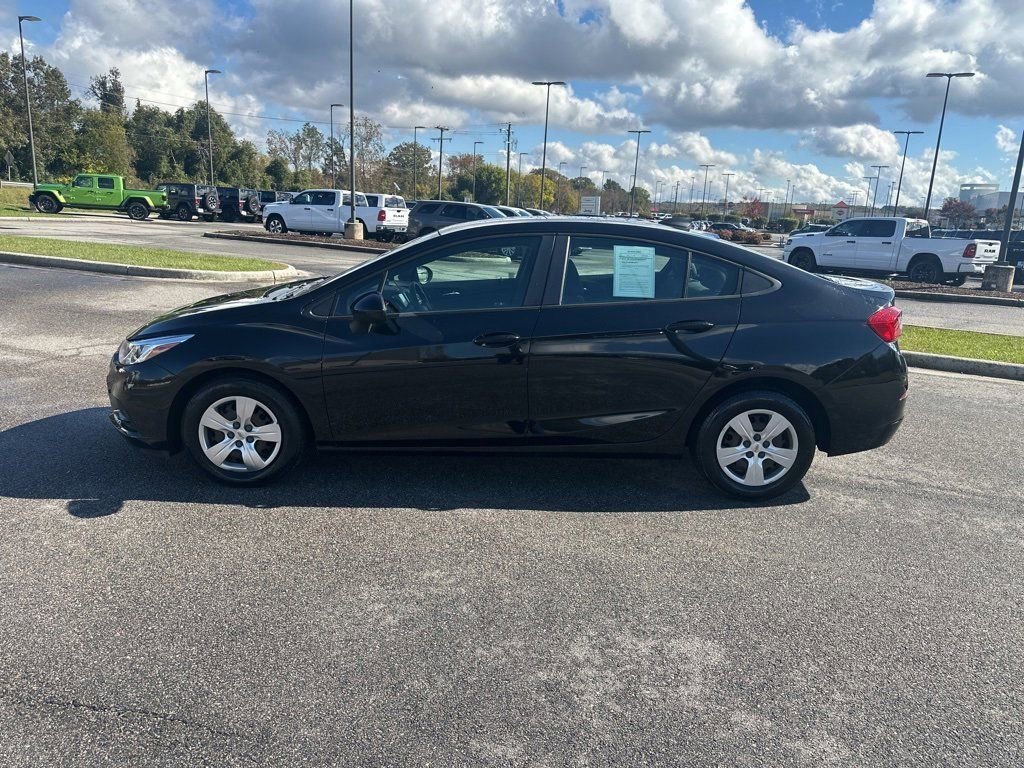 Used 2018 Chevrolet Cruze LS image 2