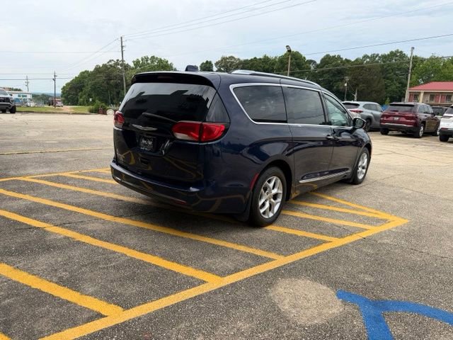 Used 2017 Chrysler Pacifica Touring-L Plus w/ Advanced Safetytec Group FWD image 7