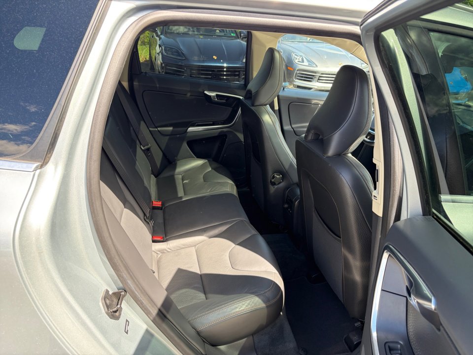 Used 2013 Volvo XC60 3.2 image 29