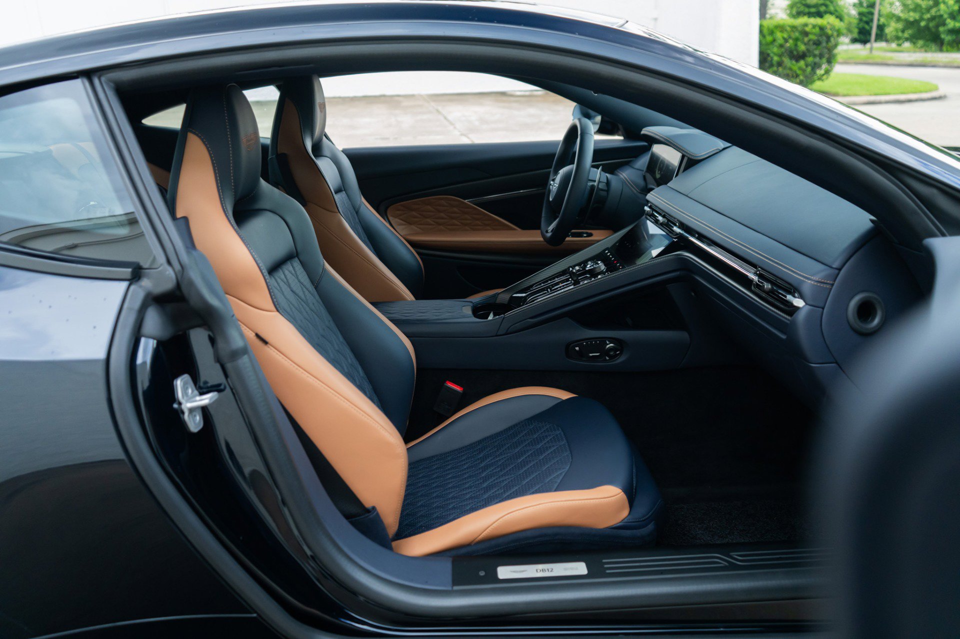 Used 2024 Aston Martin DB12 Coupe RWD image 18