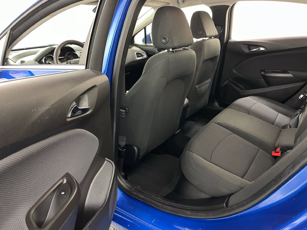 Used 2018 Chevrolet Cruze LT w/ Convenience Package FWD image 9