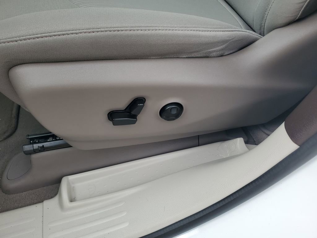 Used 2021 Chrysler Pacifica Touring image 16