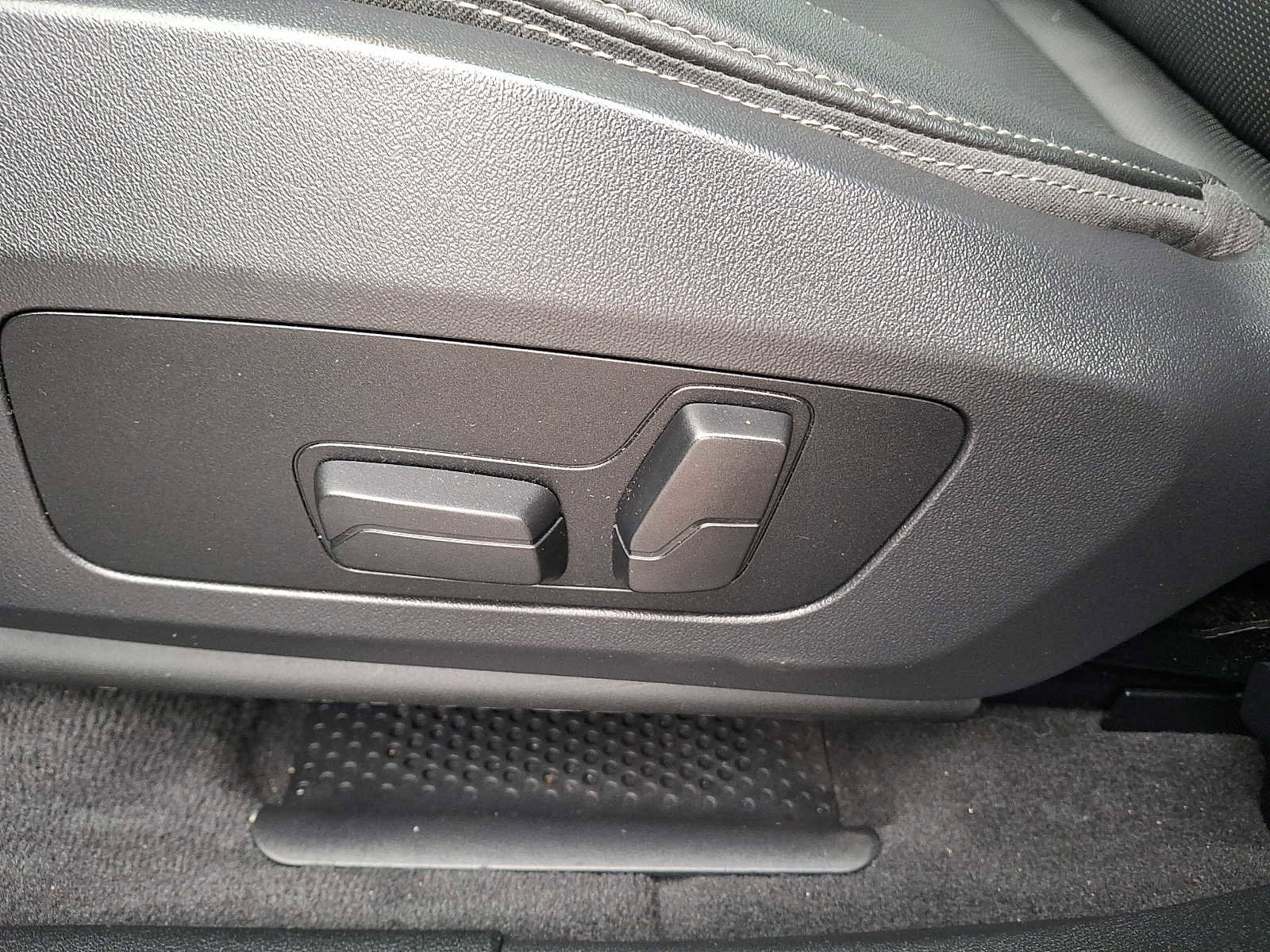 Used 2025 BMW X1 xDrive28i w/ Convenience Package image 11