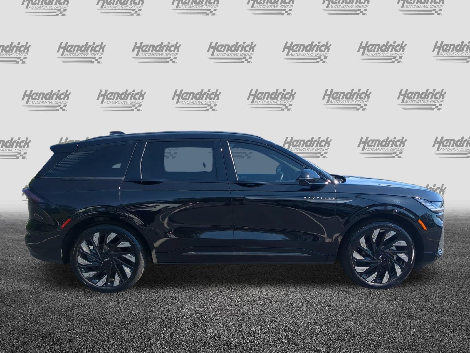 Used 2025 Lincoln Nautilus Reserve w/ Jet Appearance Package AWD/4WD image 11