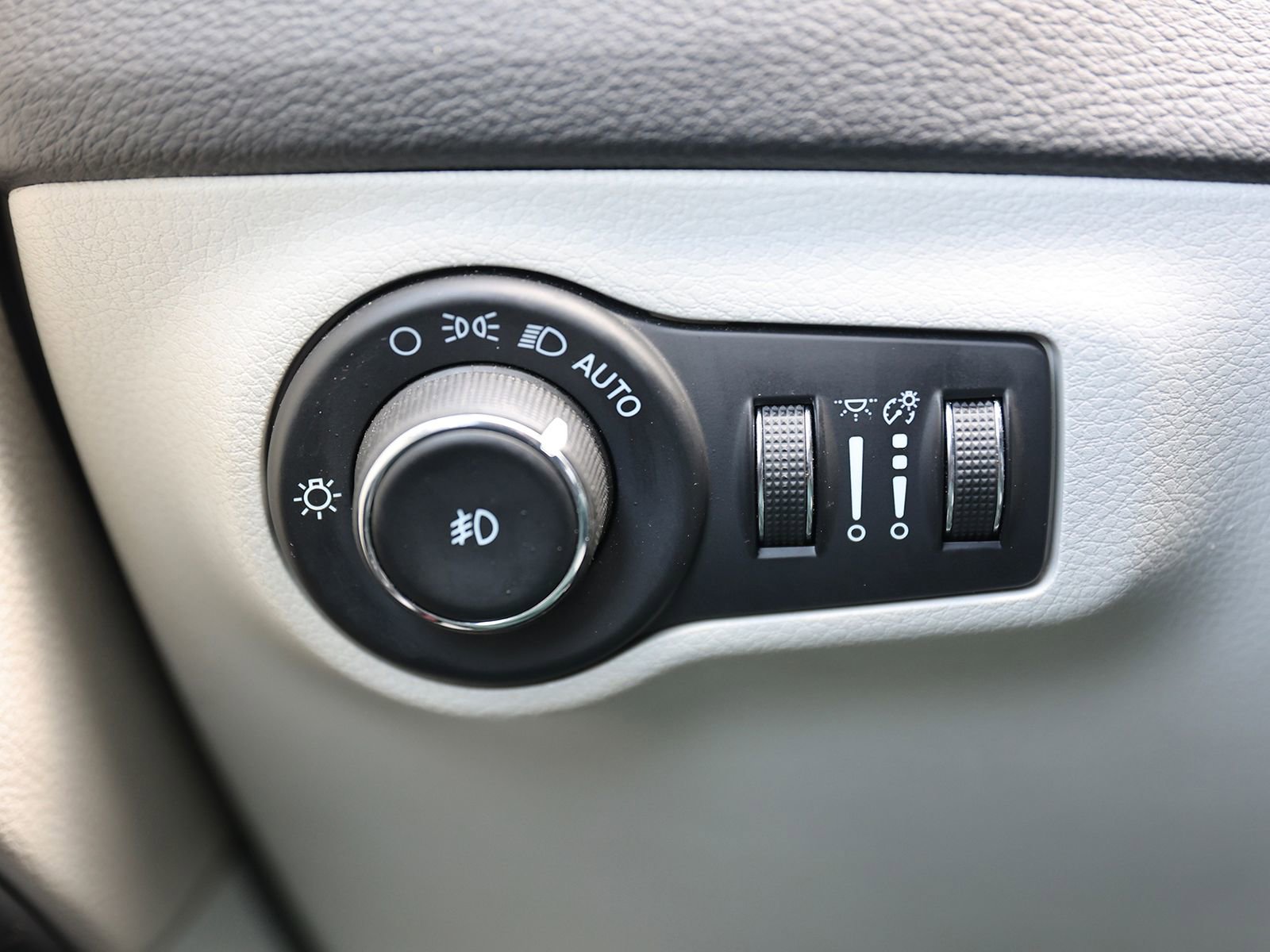 Used 2021 Jeep Compass Limited image 35