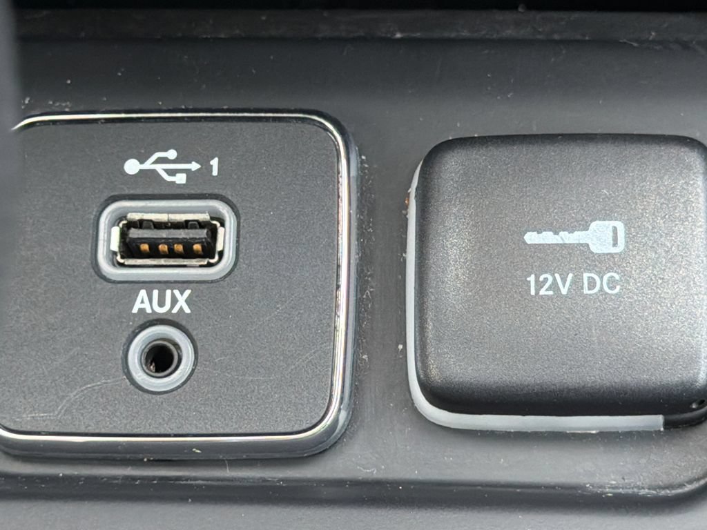 Used 2021 Jeep Cherokee Latitude FWD image 29