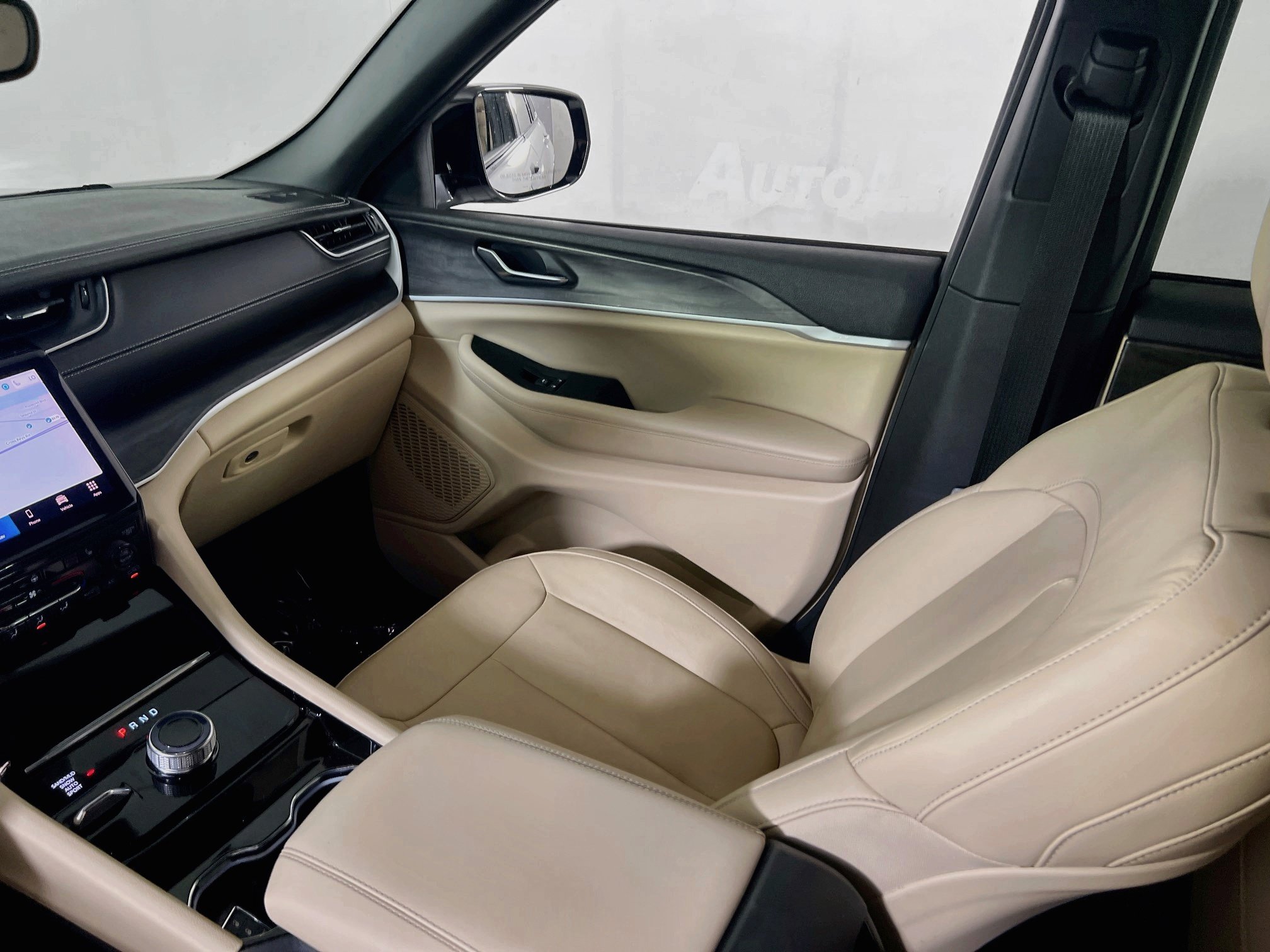 Used 2023 Jeep Grand Cherokee Limited AWD/4WD image 23