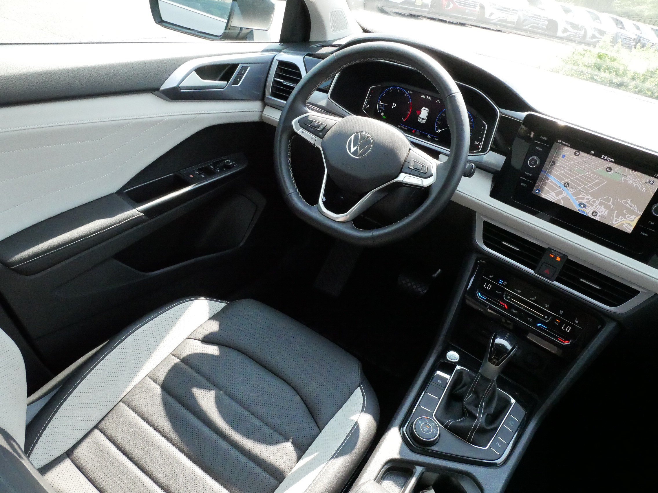 Certified 2025 Volkswagen Taos SEL AWD/4WD image 9