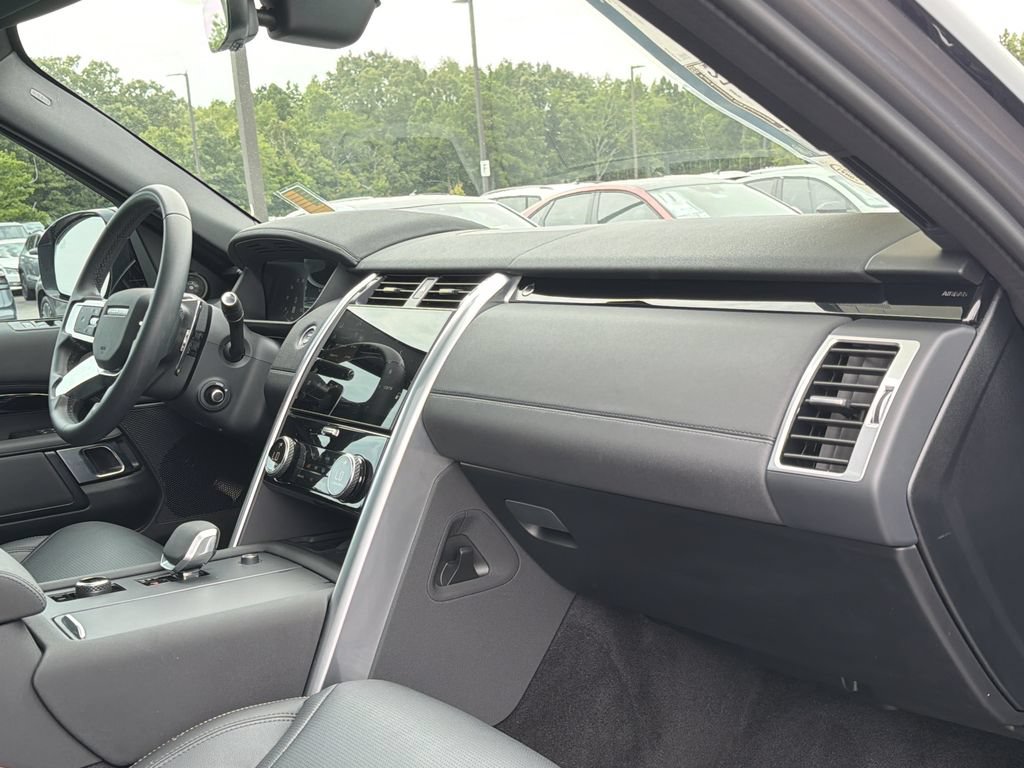 Used 2025 Land Rover Discovery S AWD/4WD image 17