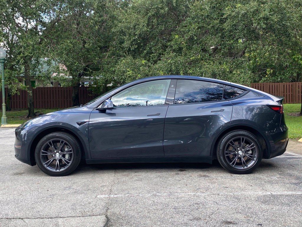 Used 2025 Tesla Model Y Long Range RWD image 8