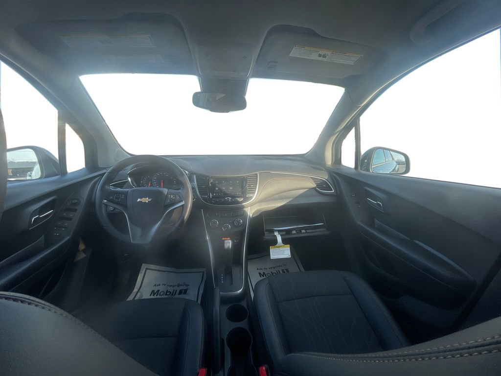 Used 2022 Chevrolet Trax LT w/ LT Convenience Package image 12