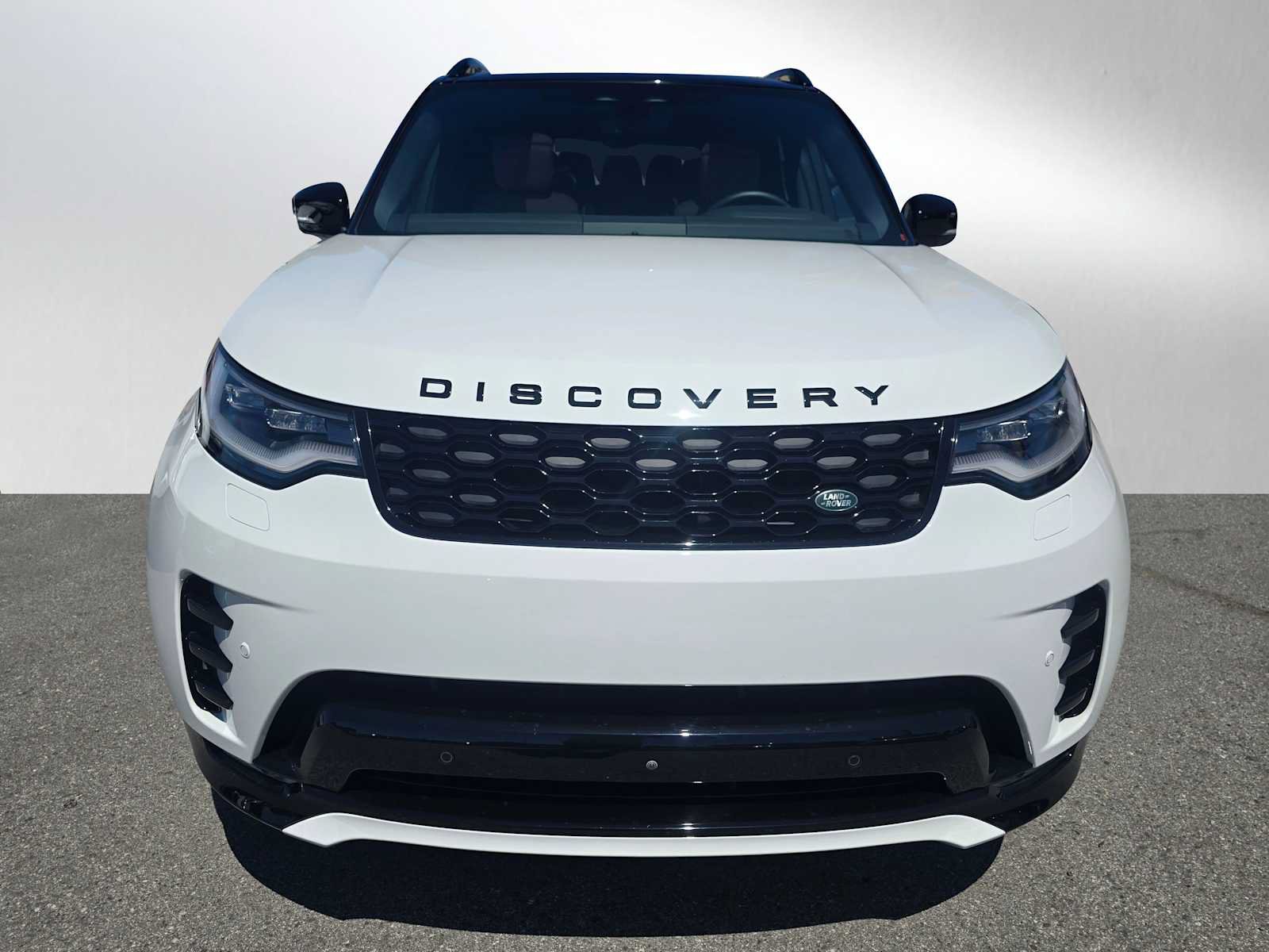 Used 2025 Land Rover Discovery Dynamic SE AWD/4WD image 8