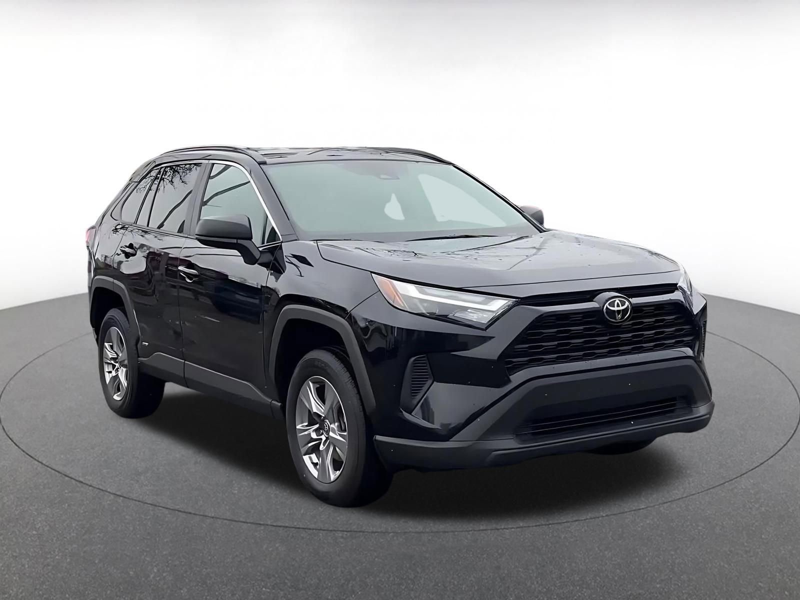 Used 2025 Toyota RAV4 LE image 3