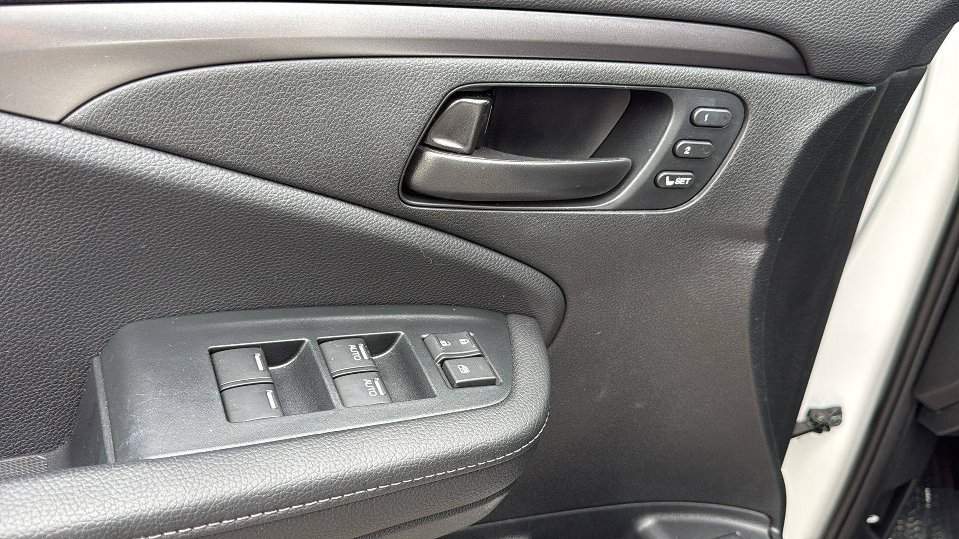 Used 2023 Honda Passport EX-L image 11