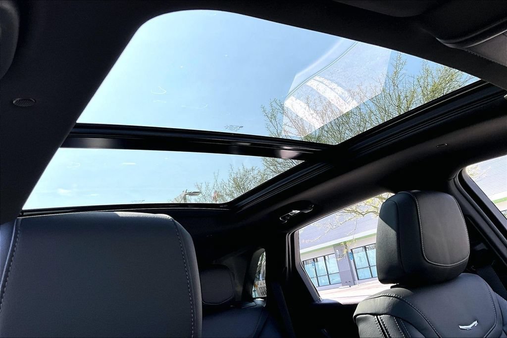 New 2026 Cadillac XT5 Premium Luxury w/ LPO, ONYX Package FWD image 31