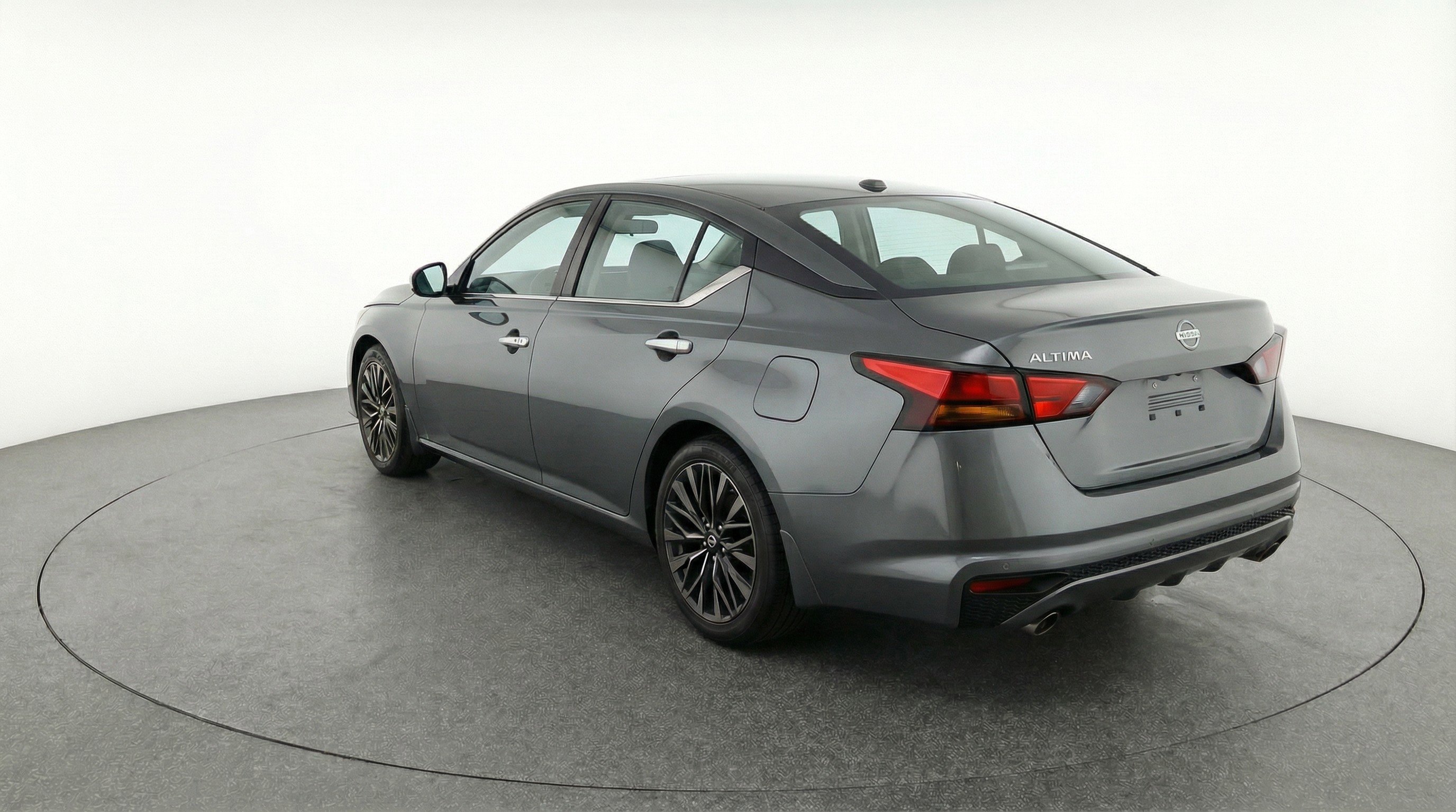 Used 2025 Nissan Altima 2.5 SV image 6