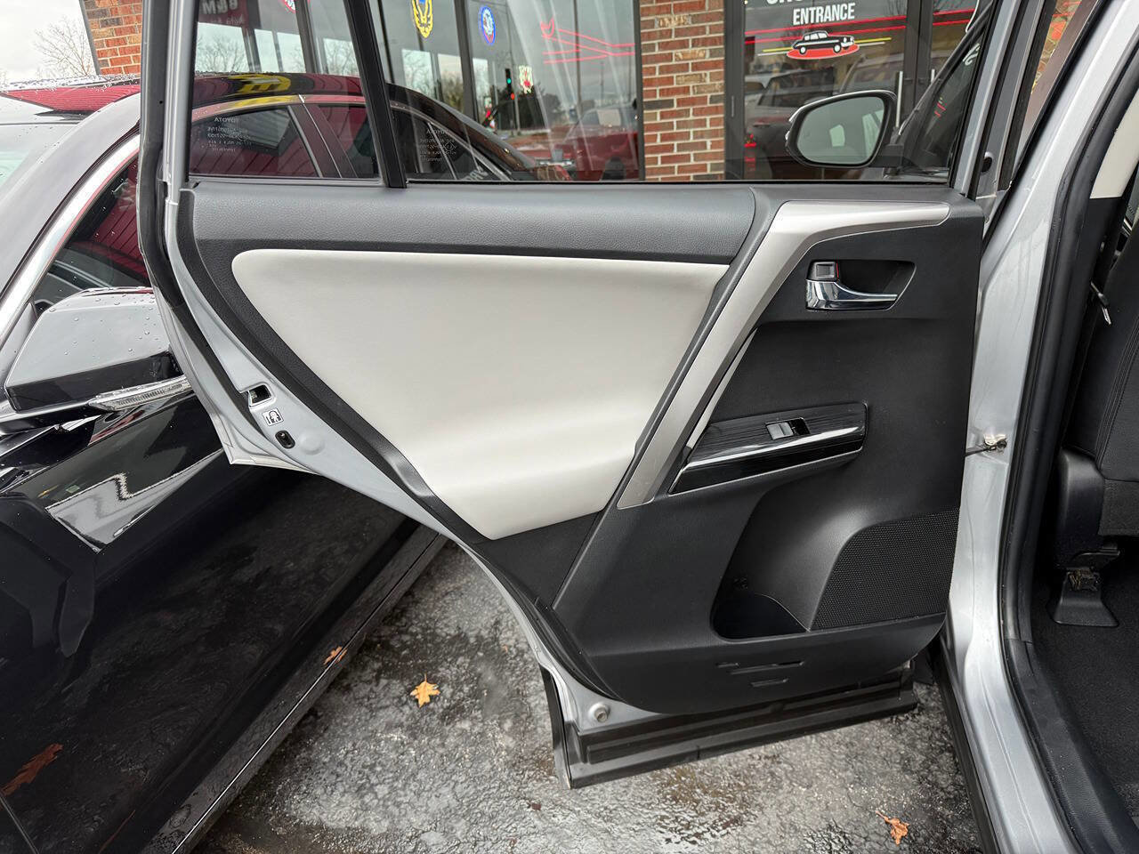 Used 2017 Toyota RAV4 Limited image 21