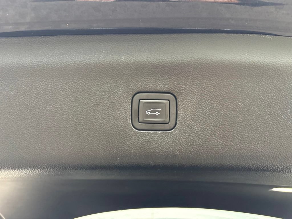 Used 2024 Buick Enclave Essence w/ Sound and Sites Package AWD/4WD image 10