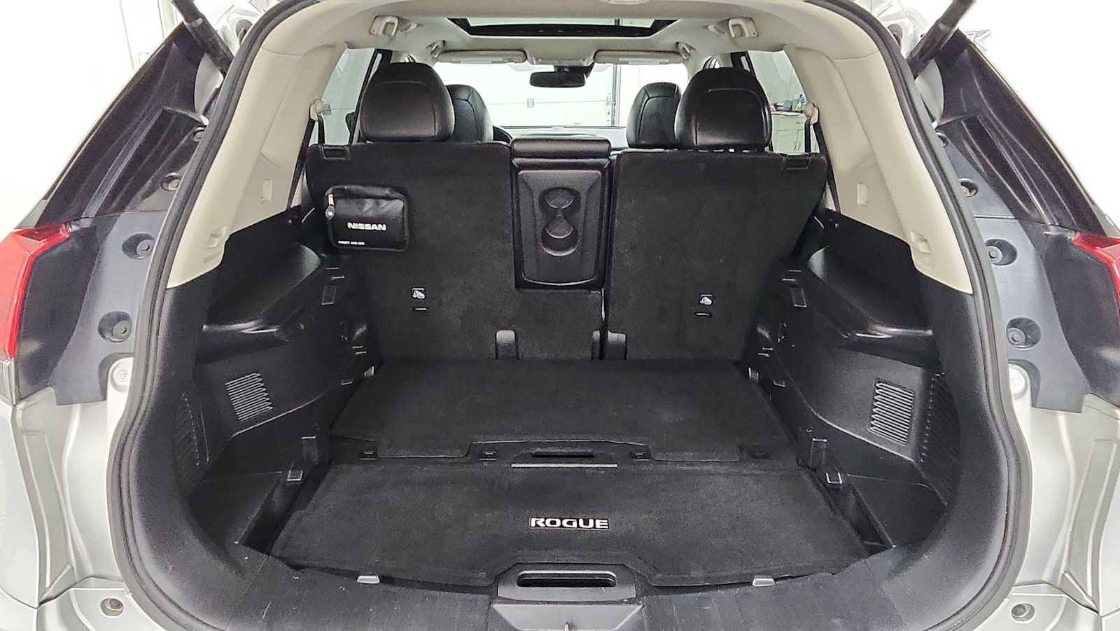Used 2018 Nissan Rogue SL w/ Premium Package AWD/4WD image 28