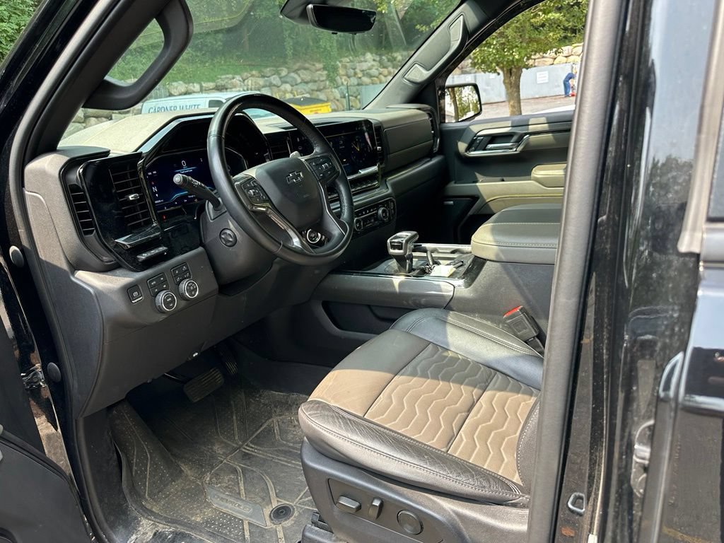 Used 2023 Chevrolet Silverado 1500 ZR2 w/ Technology Package AWD/4WD image 10