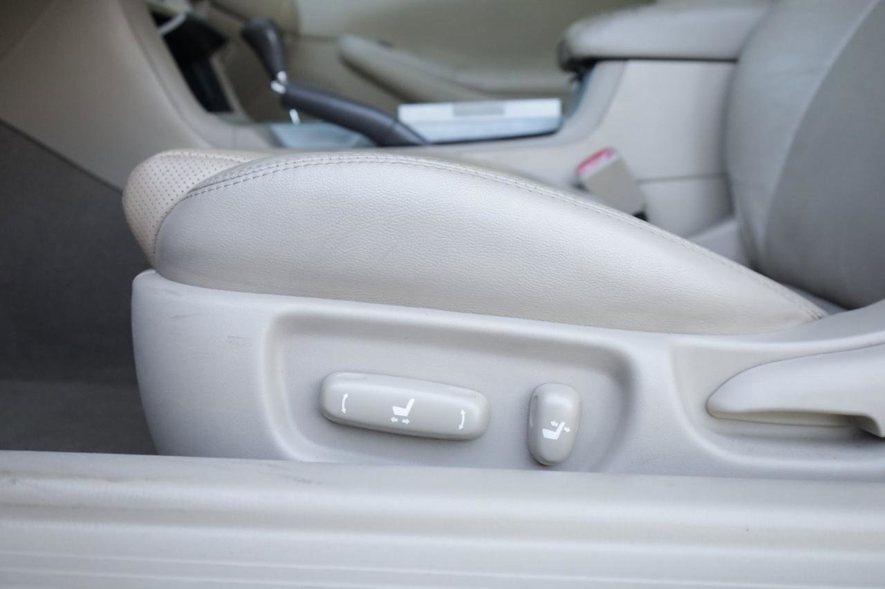 Used 2006 Toyota Solara SE FWD image 25